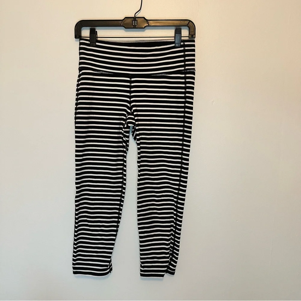 Athleta Chaturanga Black and White Striped Cropped Leggings Medium Tall - Picture 3 of 8